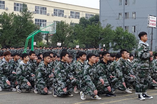 成都中职学校成都希望职业学校开展会操比赛