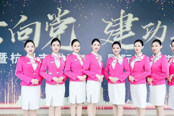 成都东星航空职业学校贾琛呈玥