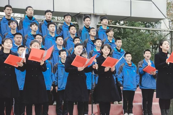 成都中职学校成都希望职业学校举行升旗仪式