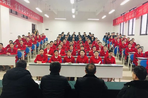 四川中专学校中国五冶大学举行2020年乘务员培训班