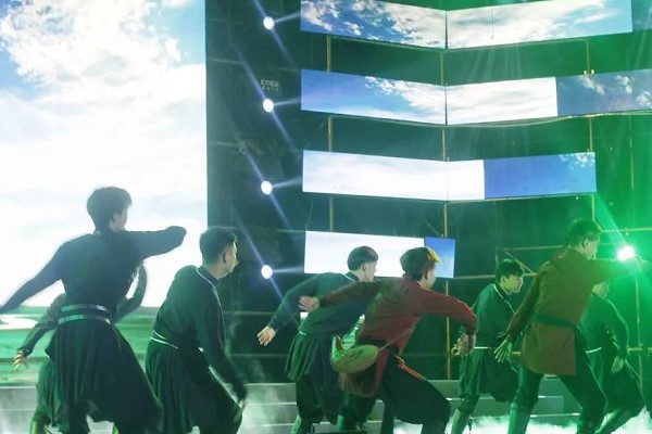 四川城市技师学院举行迎新晚会