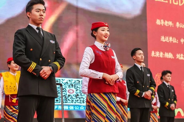 四川中专学校成都东星航空职业学校举行迎新晚会