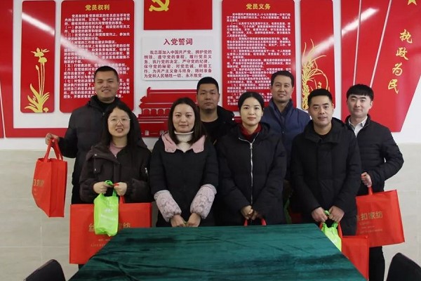 成都职业学校成都希望职业学校开展慰问党员活动