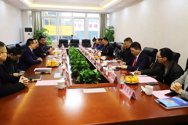 四川中专学校五冶大学校企合作共建无人机专业