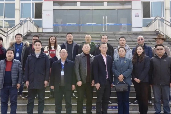 成都艺术高中学校四川现代艺术学校开展合作扶贫工作