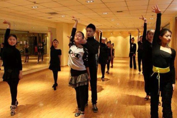 四川现代艺术学校