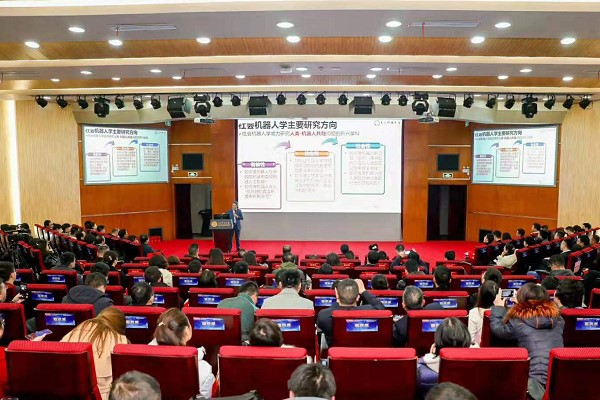 成都高校天府新区信息职业学院参加科技创业年会