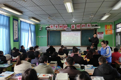 成都高中学校树德怀远中学召开家长座谈会 成都高中学校树德怀远中学召开家长座谈会