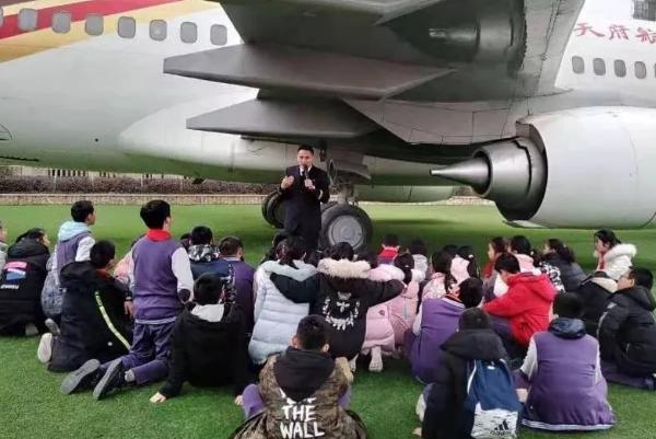 成都中专学校成都东星航空职业学校获研学打卡圣地称号