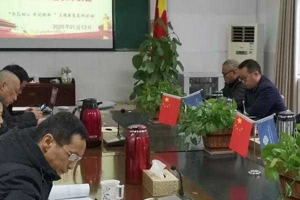 成都职业学校成都汽车职业技术学校举行述职评议会