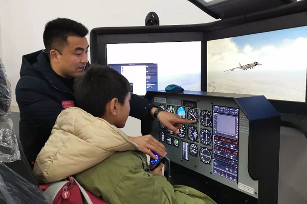 天航航空职业技术学院“中国机长”研学营开启