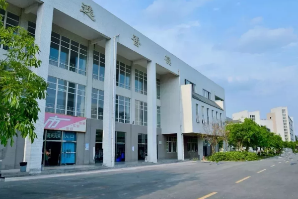成都电子信息学校