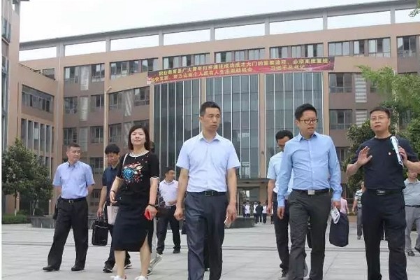 成都职业技术学校哪家好|友爱职校优势介绍