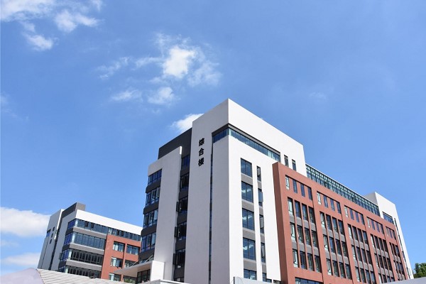 成都中职学校四川省南充师范学校三八妇女节慰问信