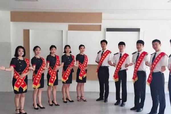 乐山市旅游学校海员海乘的“军体之旅”