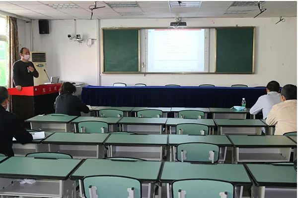 成都中专学校四川城市技师学院联防联控精准施策