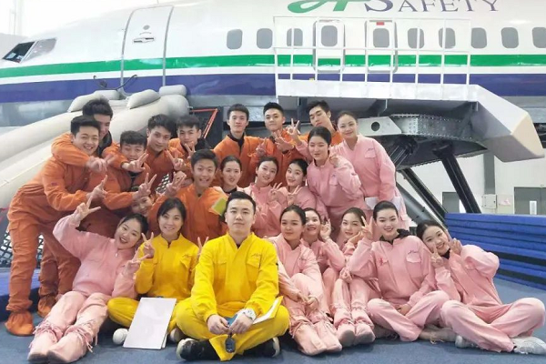 成都中专学校怎么样 成都东星航空旅游专修学院就业明星史明超