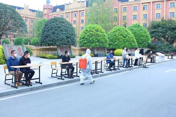 成都希望职业学校举行防疫演练 成都中职学校待你来复学