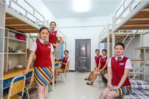 成都职业学校校花来啦—记成都东星航空学校吴燕妮