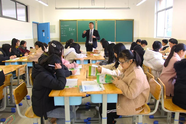 成都中专学校师资|成都希望职业学校教师招聘
