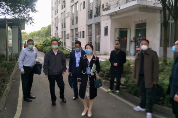 四川职业高中成都希望职业学校督查高三复课工作
