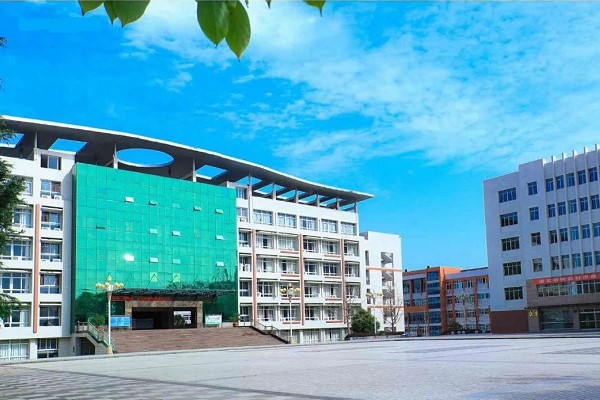 四川中职院校阆中师范学校开学啦