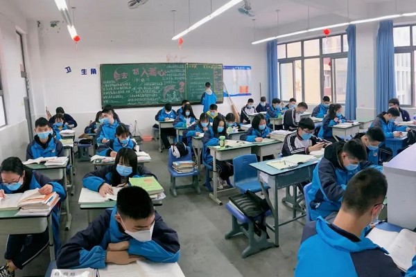 成都职业学校四川理工技师学院学生们努力的样子很美