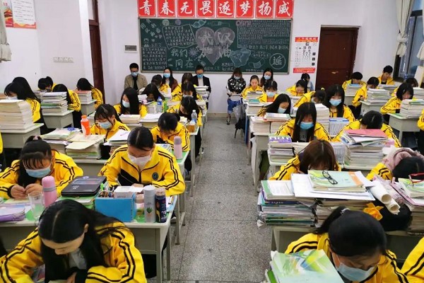 四川师范大学幼师学院开主题活动——四川中职院校抗疫行动