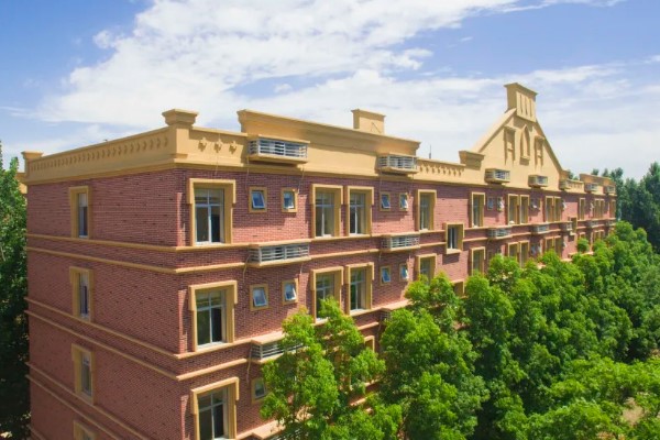 成都职业学校开学第一课|希望职业学校同学们返校