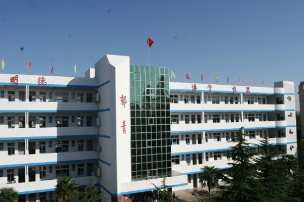 成都五月花学校认真上好第一课 四川中职学校返校复学