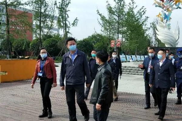 成都中职学校战“疫”|领导到铁路卫校进行防疫指导