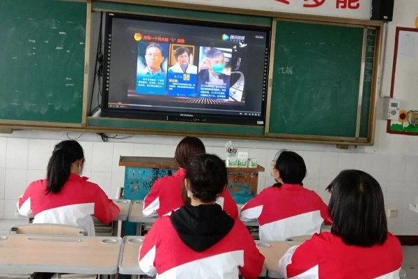 四川理工技师学院迎“五四” 四川理工技师学院迎“五四”