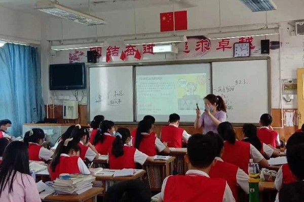 成都高中学校交流促成长——寿安中学开展名师活动