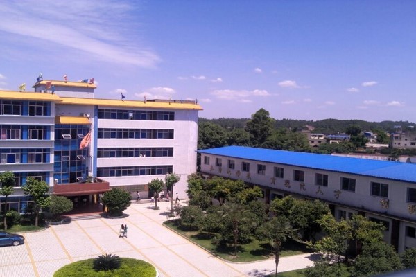 成都中职学校抓专业素质 五冶大学冲优质就业