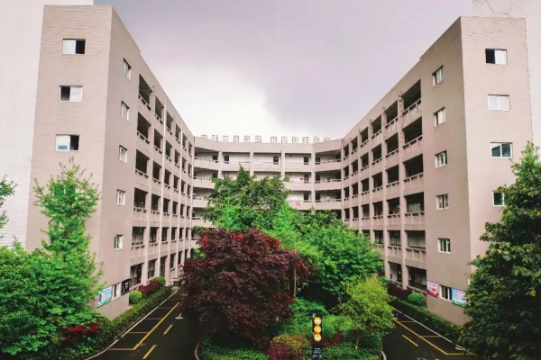 成都中专学校四川理工技师学院开展校际交流