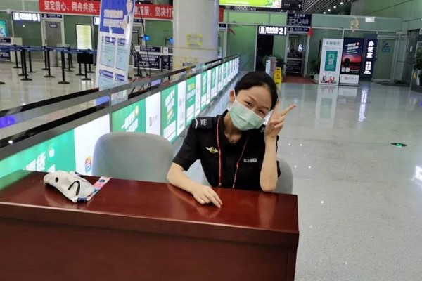 天府新区航空旅游职业学院何国芝：微笑面对困难