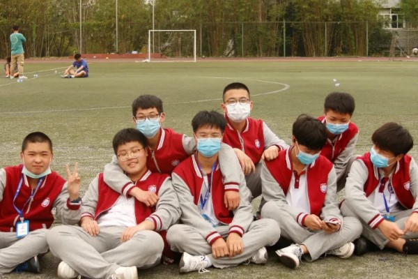 四川城市技师学院城轨1班的学生们 四川城市技师学院城轨1班的学生们