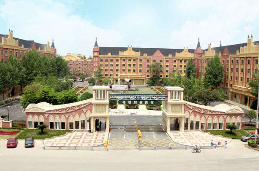 想学航空专业从事空乘的同学，这几个条件你需要知道