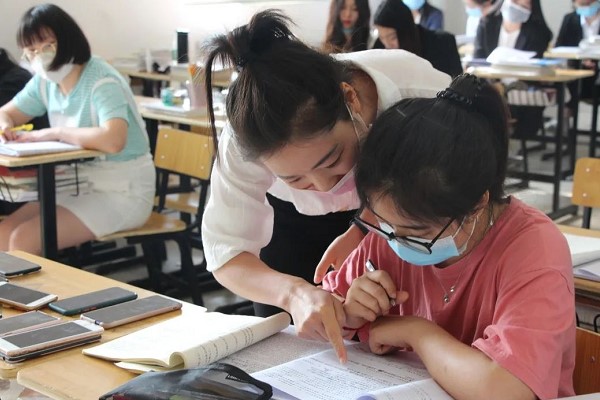四川中职学校师老师