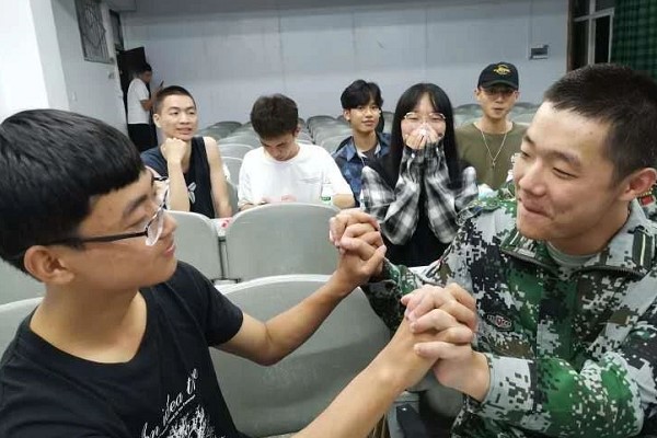成都石化工业学校刘波 成都石化工业学校刘波