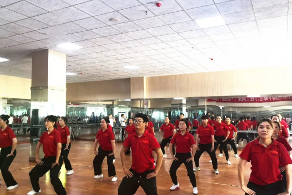 阆中师范学校工间操动起来