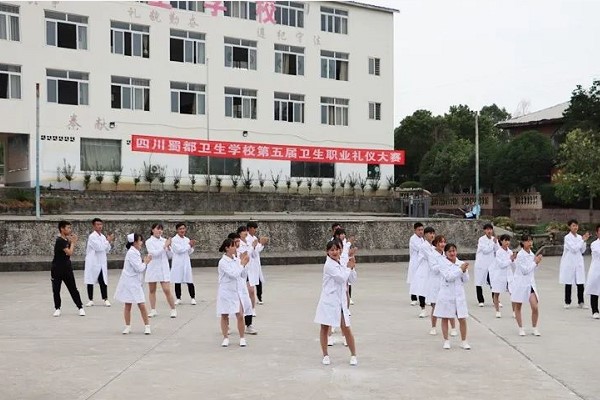四川中职学校蜀都卫校举行卫生职业礼仪大赛 四川中职学校蜀都卫校举行卫生职业礼仪大赛