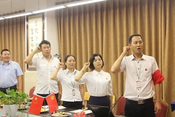 成都希望职业学校老师 成都希望职业学校老师