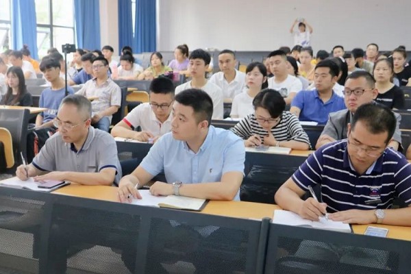 四川科华高级技工学校开展“教师职业素养”培训会 四川科华高级技工学校开展“教师职业素养”培训会