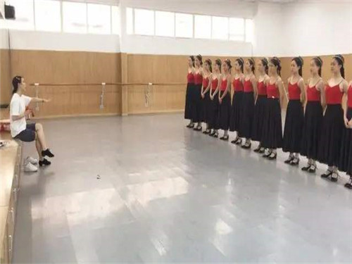 四川现代艺术学校音乐表演专业就业前景究竟好不好