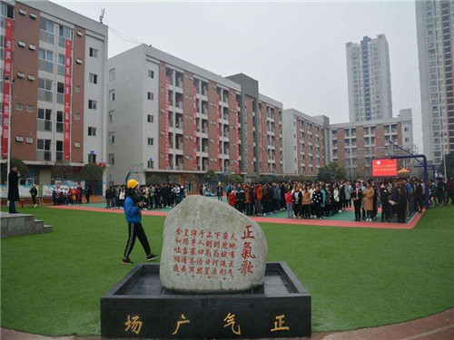 女生读中国五冶大学计算机专业有前途吗