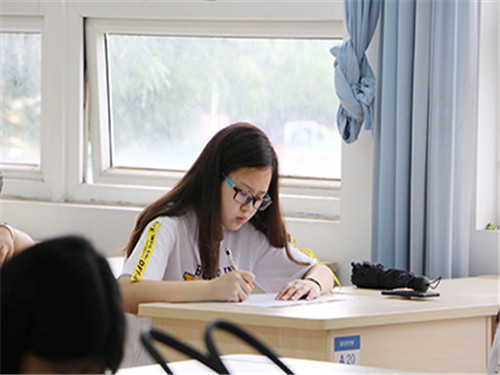 五冶大学学费多少 贵不贵