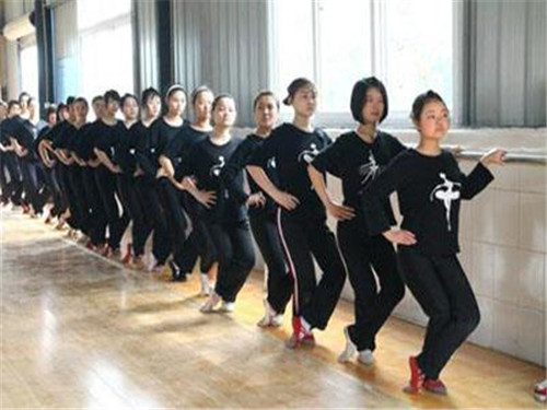 中国五冶大学浅谈现在当幼师辛苦吗 中国五冶大学浅谈现在当幼师辛苦吗