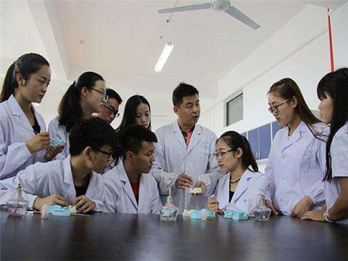 四川理工技师学院临床医学和基础医学的区别是什么
