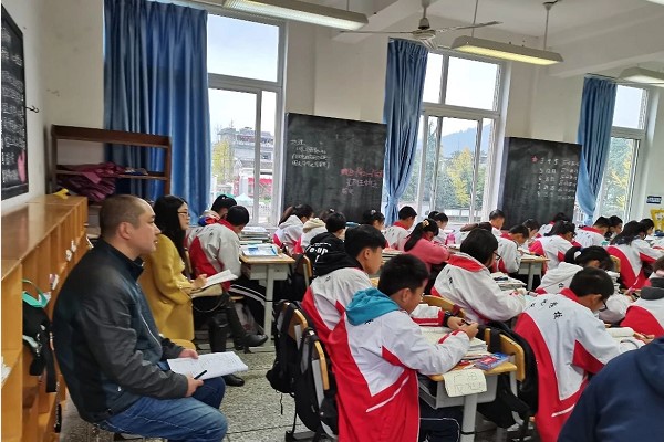 成都高中学校强校工程|怀远中学督导课堂教学